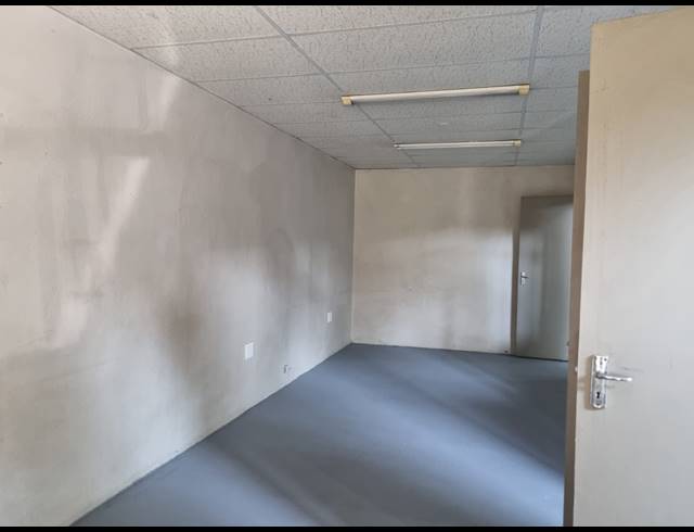 140.30M² WAREHOUSE TO LET IN VINTONIA